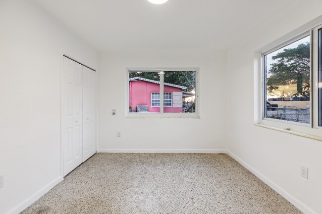 Building Photo - 622 Oriental Blvd