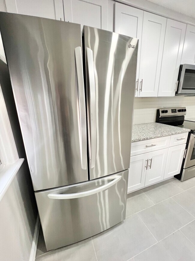 Building Photo - Meridian Apartments