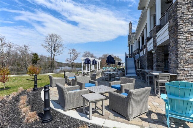 Building Photo - 1 month free with 24-month lease! Attracti...