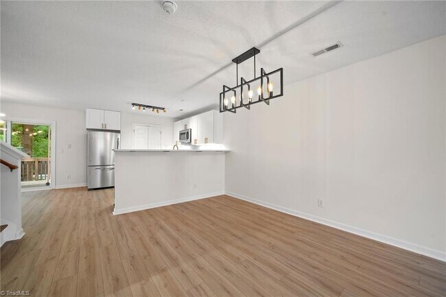 Building Photo - 4 Dunlevy Way