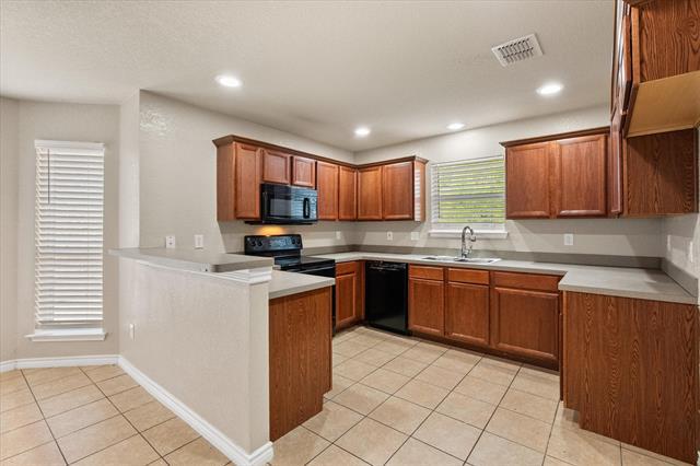 Building Photo - 1513 Millbrook Dr