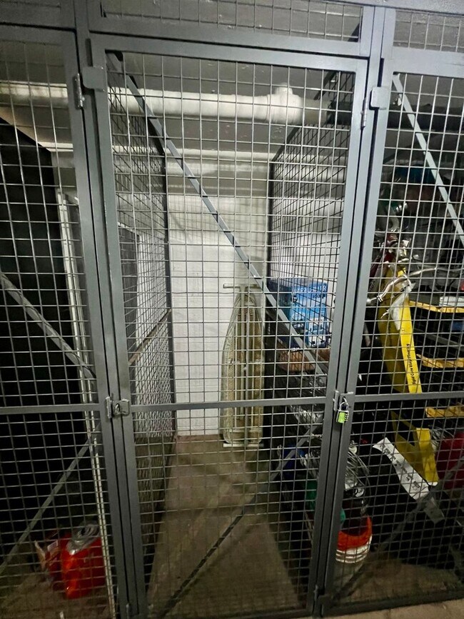 Building Photo - Charming & Breezy 1-Bedroom 1-Bath Hawaiiana Retreat