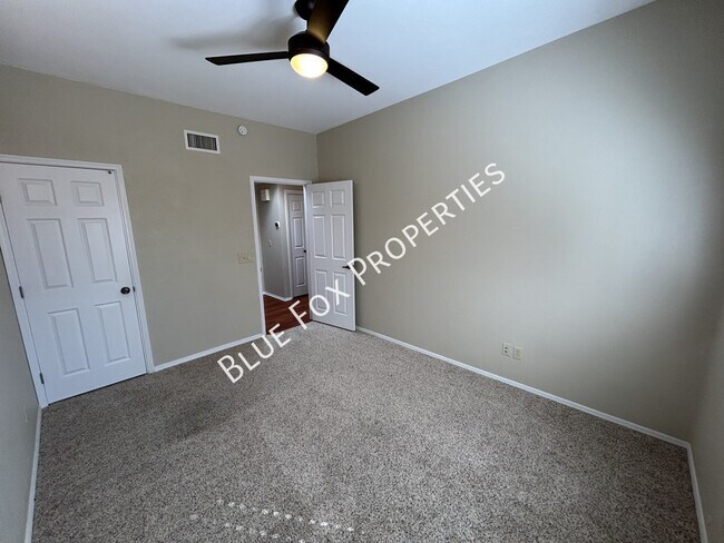 Building Photo - 6601 E Vía Cedri