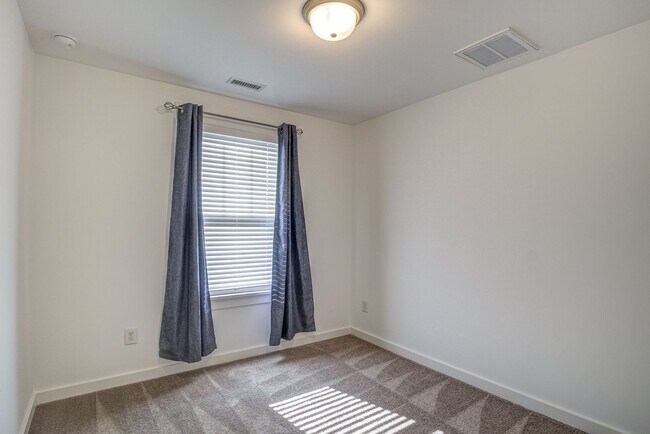 Building Photo - Corner Townhome with Roof Top Deck in Down...