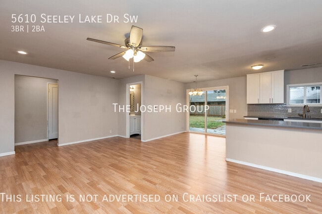 Building Photo - Beautifully updated 3 bed/2 bath in Lakewood!