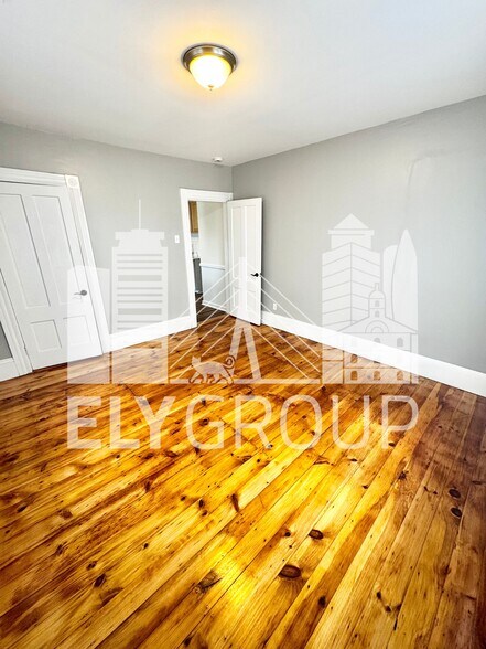 Building Photo - 10 Spruce St