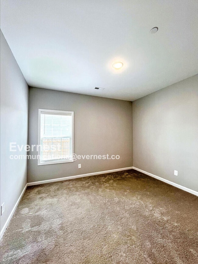 Building Photo - 1305 Ventura Ln