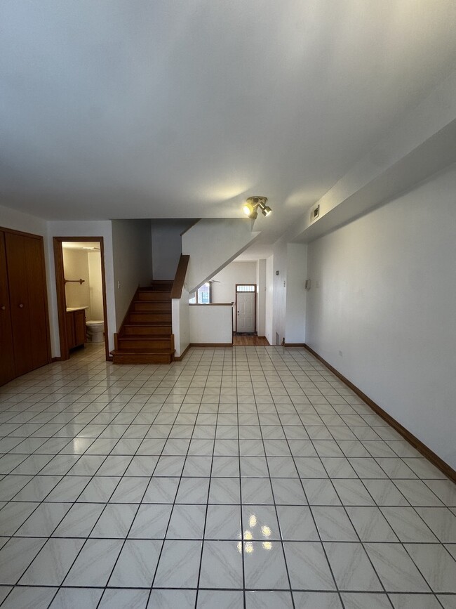 Building Photo - 2415 S Normal Ave