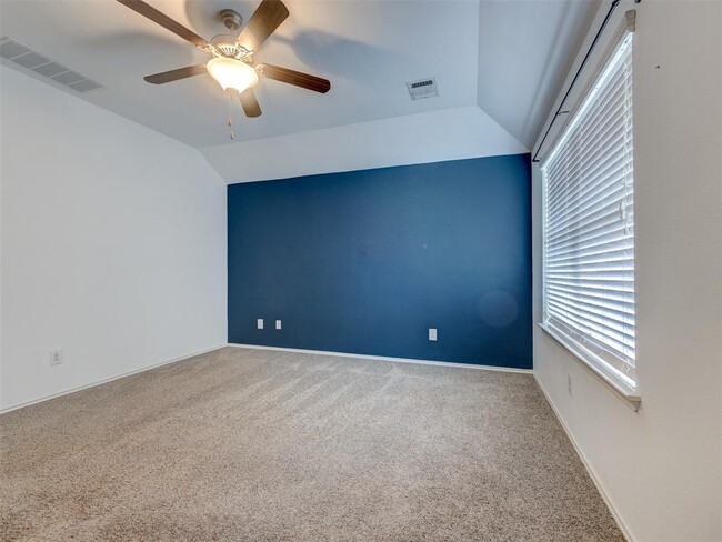 Building Photo - 180 Housefinch Loop
