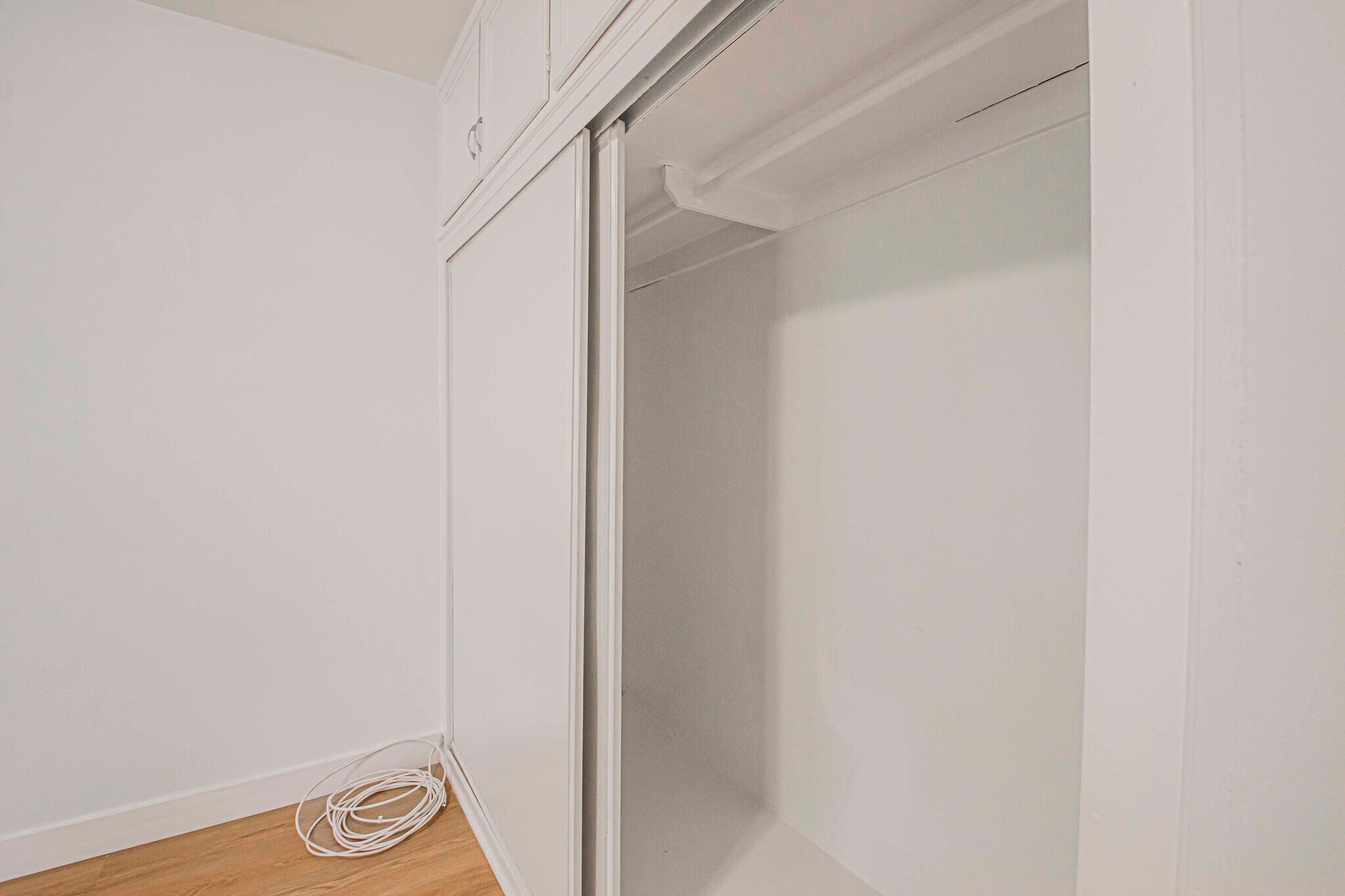 Building Photo - 5844.5 W 88th St