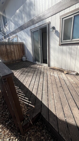 Spacious back deck - 725 Alexander Rd