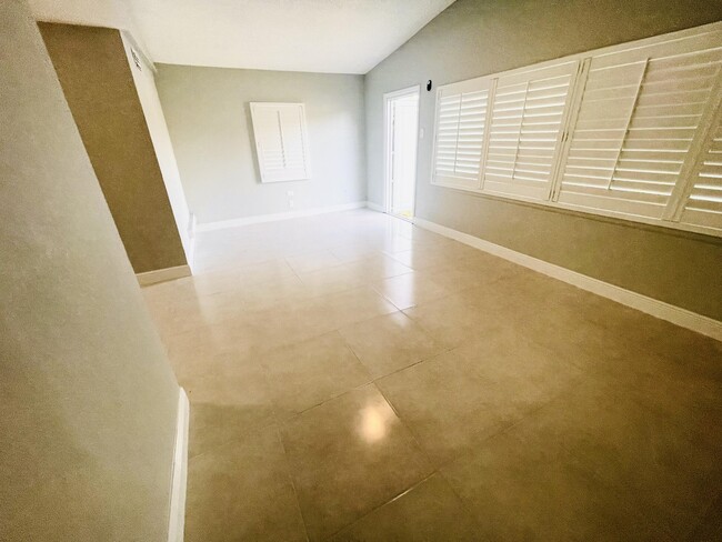 Building Photo - 768 Orchid Dr