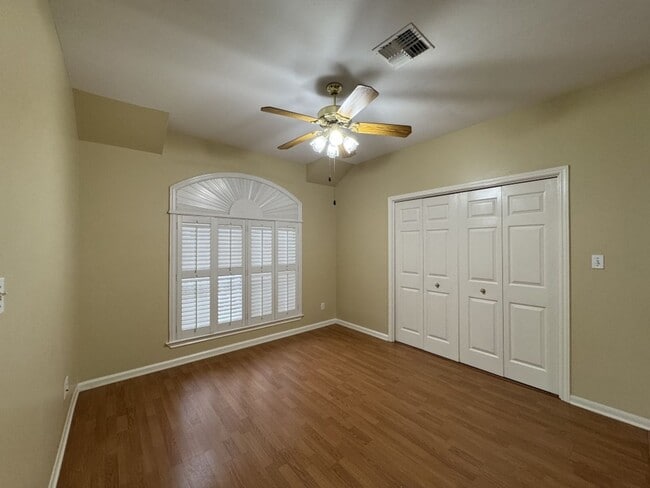 Building Photo - Eagle Creek Subdivision