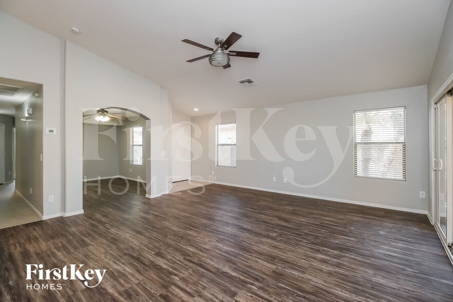 Building Photo - 480 W Dexter Way