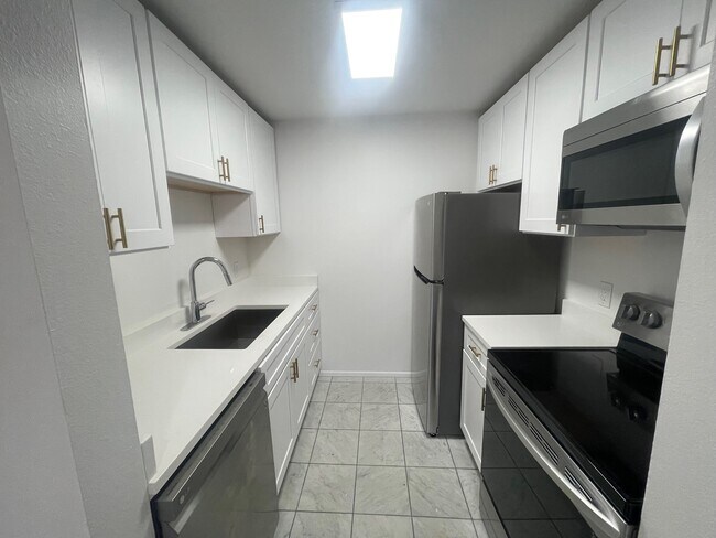 Building Photo - 425 S 900 E