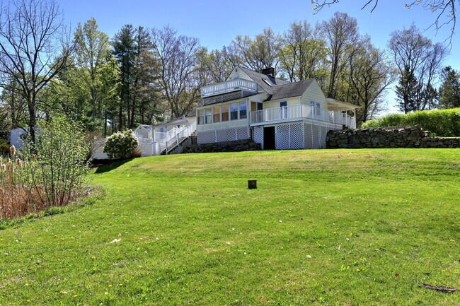 Building Photo - 115 W Avon Rd