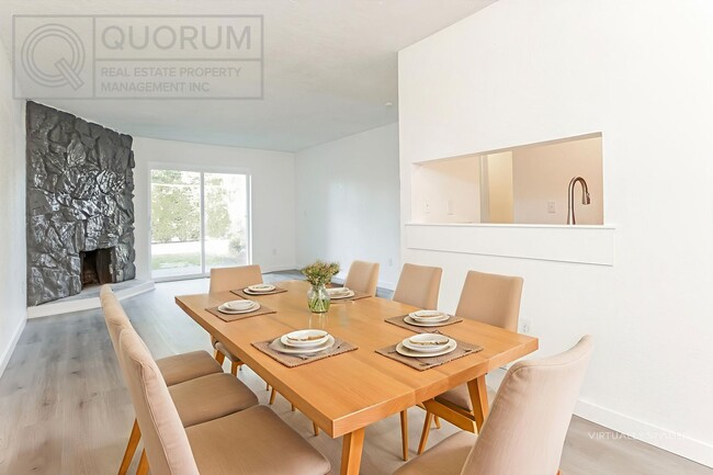 Building Photo - 3 Bed 2 Bathroom Edmonds Condo!