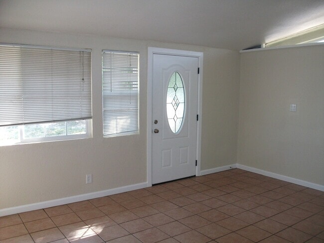 Building Photo - East San Jose Three Bedroom House for Rent