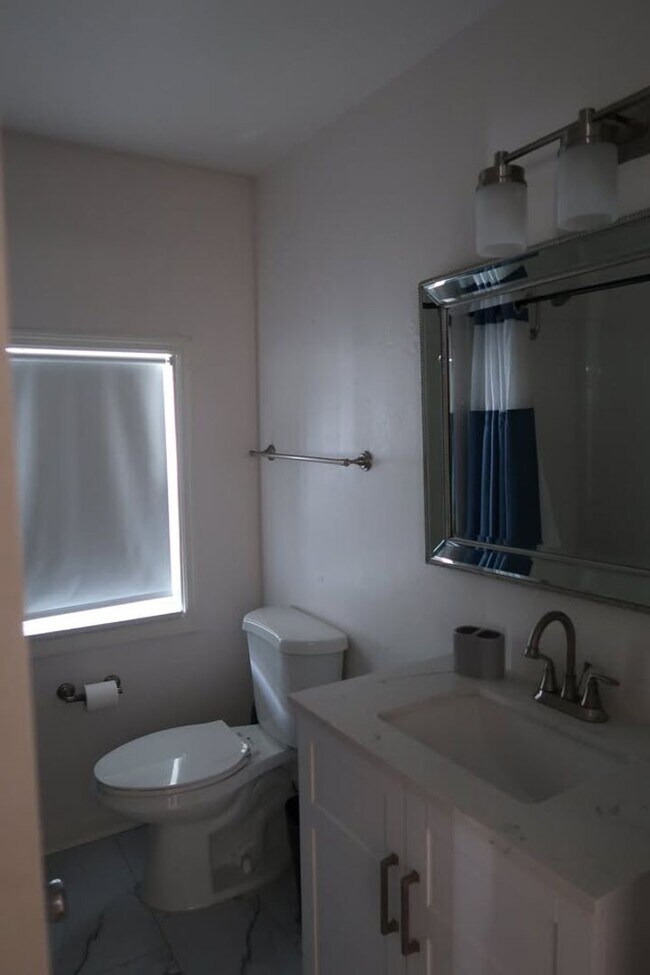 Building Photo - 2-Bedroom Home in Prime St. Pete Location!...