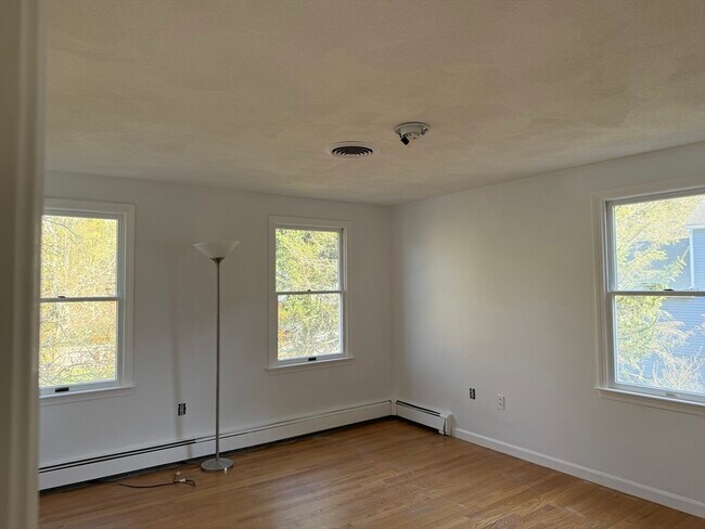 Building Photo - 94 Rice St