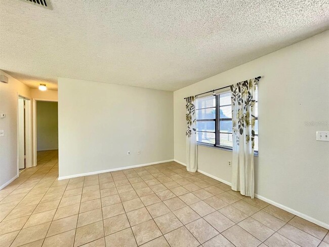 Building Photo - 2625 Narcissus Dr