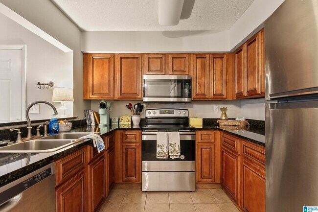 Building Photo - 120 15th St E