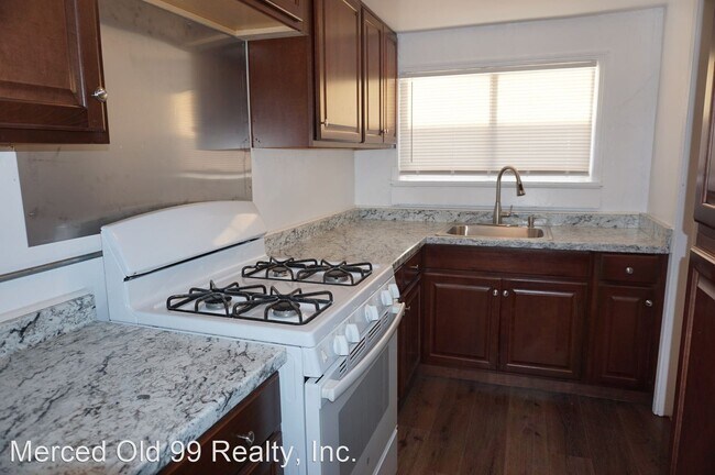 Building Photo - 2 br, 1 bath House - 2985 E Childs