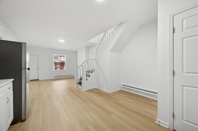 Building Photo - Gorgeous 4-Bedroom Townhome in West Philad...