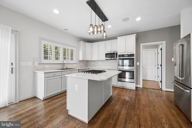 Building Photo - 110 Bedrock Dr