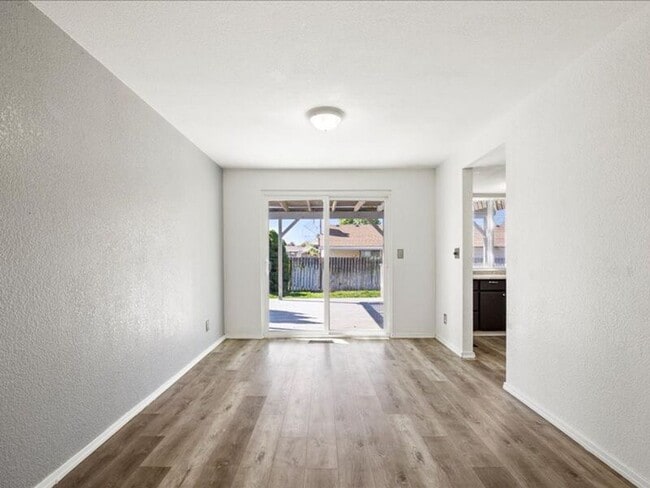 Building Photo - 8307 W Grand Ronde Pl