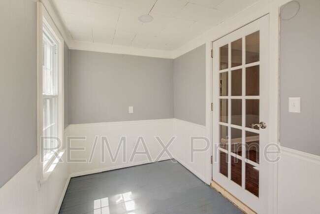 Building Photo - 27 Ansell Ave