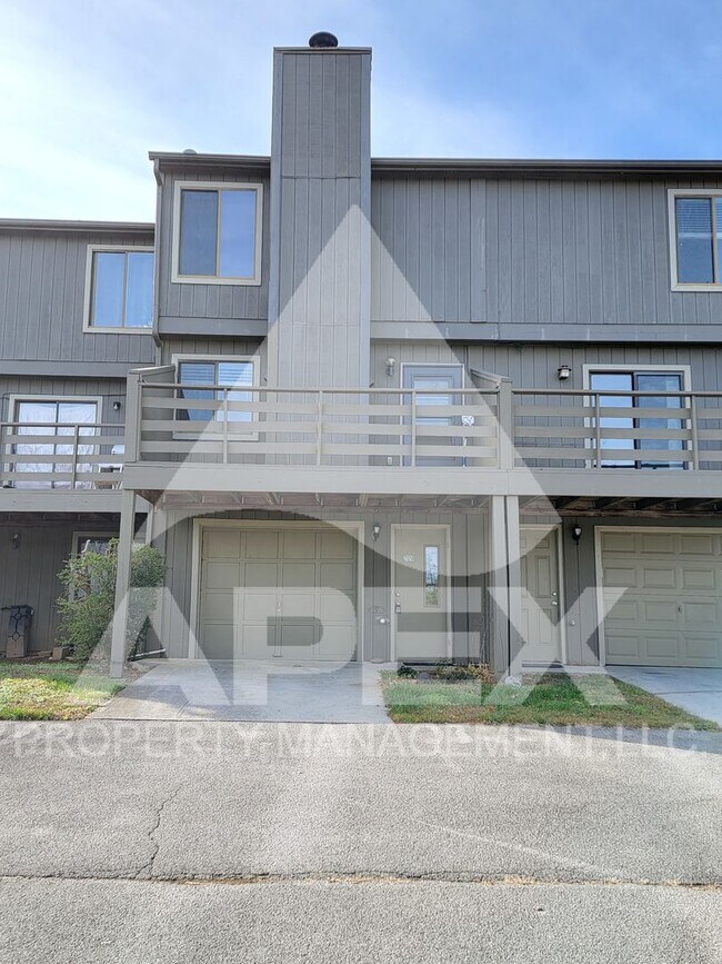 Building Photo - Beautiful 2Bd - 1.5 Bath Condo in West Kno...