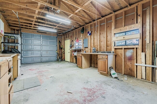 Building Photo - 543 William Ave