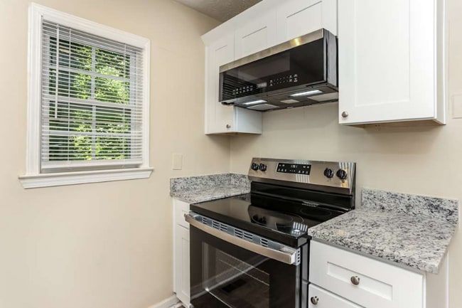 Building Photo - 396 Shamrock Ct