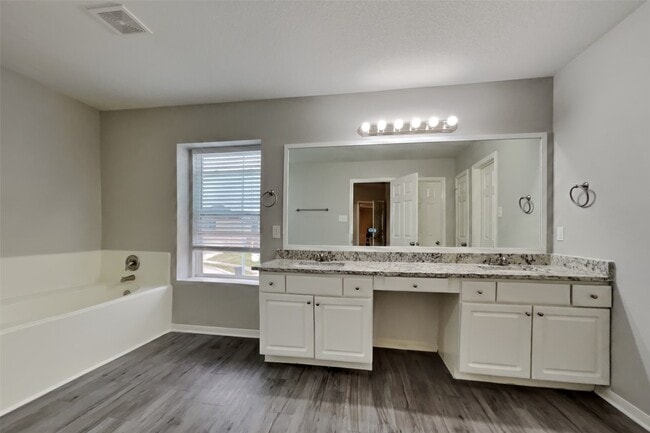 Building Photo - 20822 Fox Trot Ct