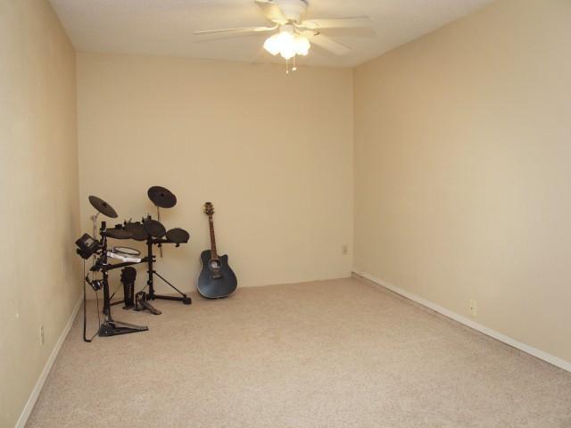 Building Photo - Spacious Townhouse in North Austin!