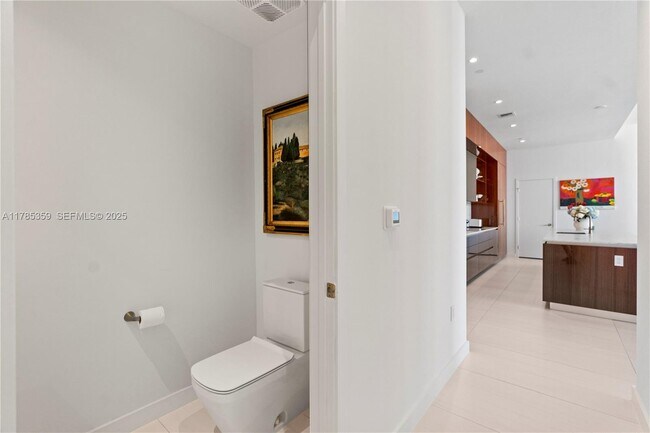 Building Photo - 2678 Tigertail Ave