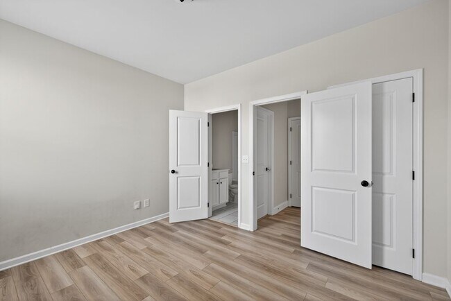 Building Photo - 4407 Silver Oak Dr