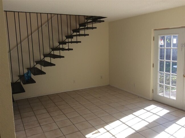 Building Photo - 1833 Wooten Park Dr