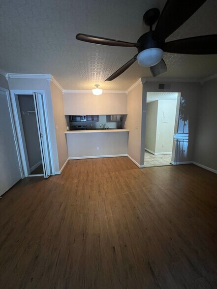 Building Photo - 416 Skyview Dr