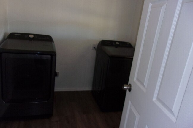 Building Photo - Great home in with great mountain views.