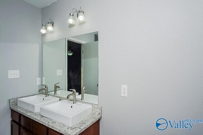 Building Photo - 3703 Avalon Lake Dr SW