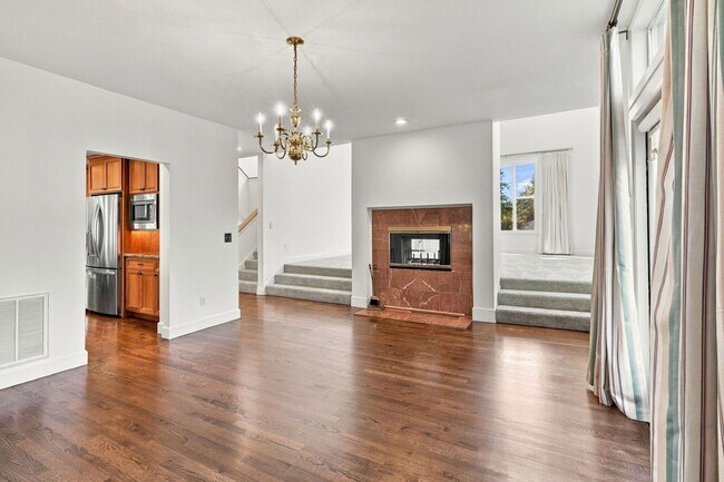 Building Photo - 25 Biscayne Ct