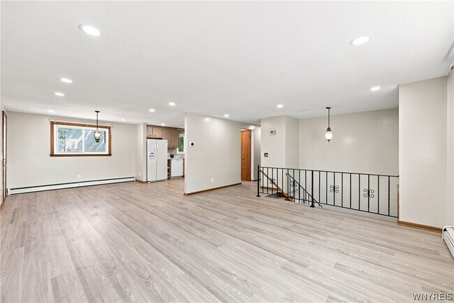 Building Photo - 35 Tomcyn Dr