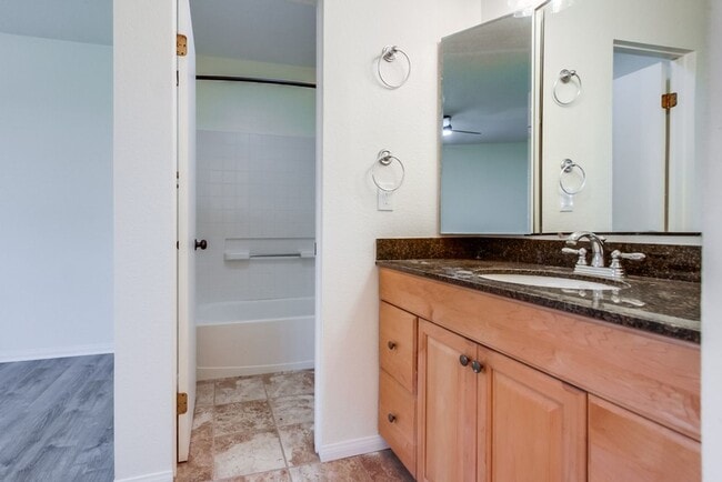 Building Photo - Downtown Vista Townhome, Available Now!