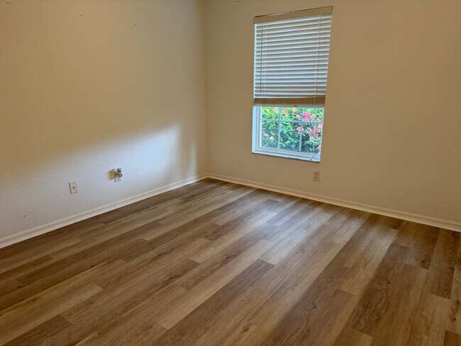 Building Photo - 26735 Little John Ct
