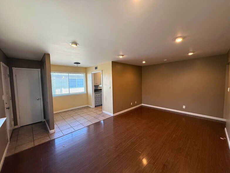 Building Photo - 2032 Benita Dr