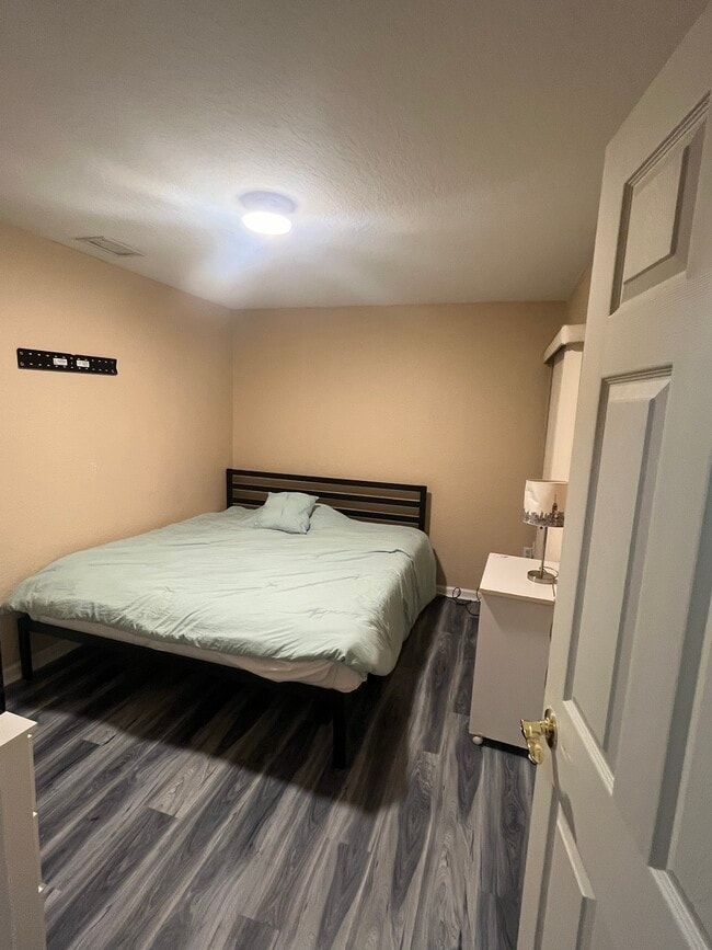Second bedroom - 6358 Landings Way