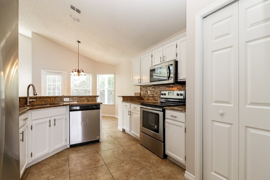 Building Photo - 2332 Flamingo Lakes Dr