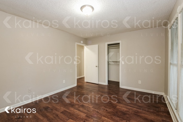 Building Photo - 340 Carterhill Dr